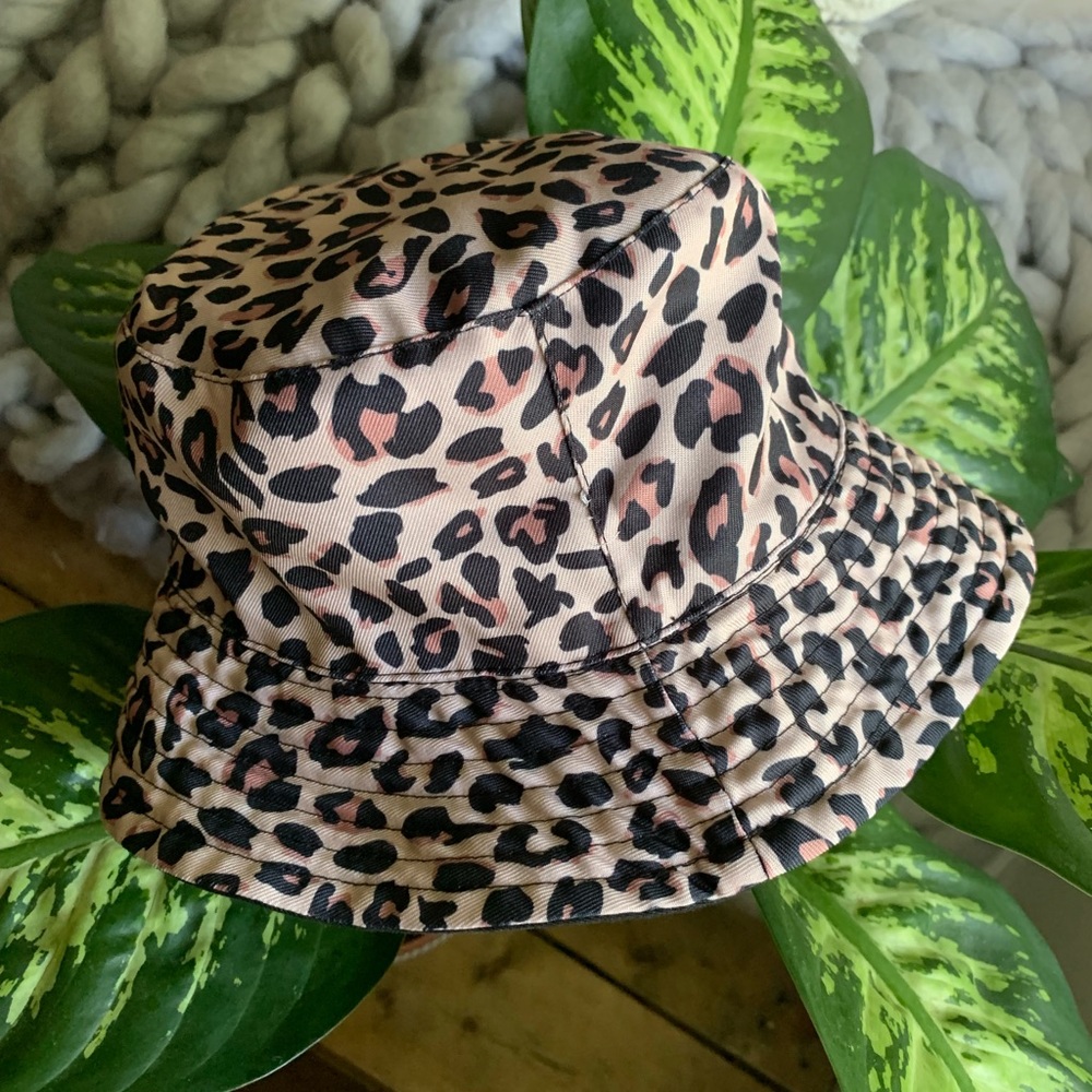 🐄💓REVERSIBLE BUCKET HAT